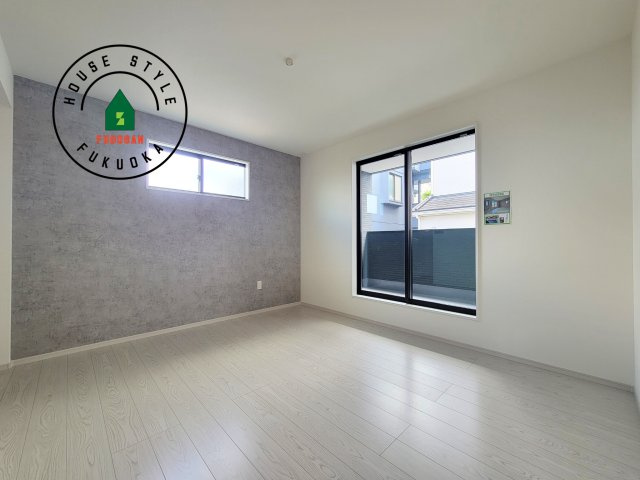 福岡市南区柏原1丁目第12-2棟（2号棟）の寝室|主寝室には収納力に優れたクローゼットがありますので、お部屋もすっきり片付きます。