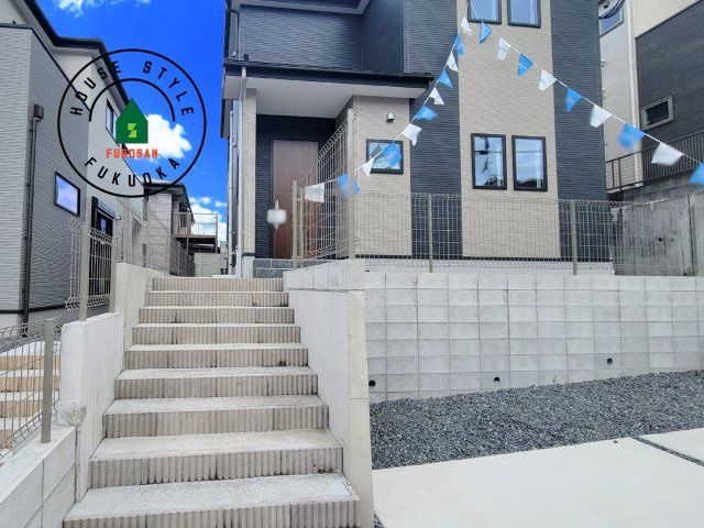 福岡市南区柏原1丁目第12-2棟（2号棟）の玄関|おでかけの時も帰った時も、「我が家」を最初に感じでもらえる素敵な空間に。