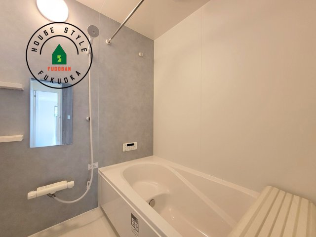 福岡市南区和田2丁目第1-2棟（2号棟）の浴室|1日の疲れを癒してくれる広々バスルーム。雨の日のお洗濯にも大活躍な浴室乾燥機付です！