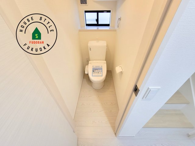 福岡市南区和田2丁目第1-2棟（2号棟）のトイレ|温水洗浄便座を完備しております。2ヶ所にトイレがあるのは朝の慌ただしい時間も安心です。