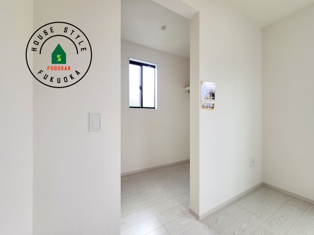 福岡市南区和田2丁目第1-2棟（2号棟）の収納|洋服や大きな荷物が多い方や人数の多いご家族などは、一般的なクローゼットよりもウォークインクローゼットのほうが使い勝手が良いです。