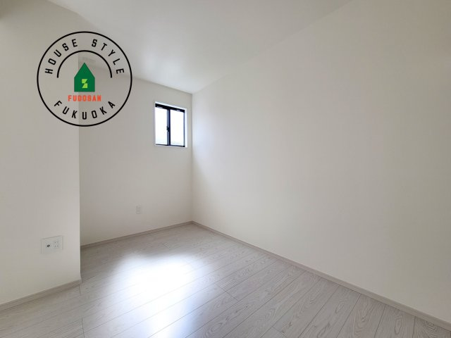 福岡市南区和田2丁目第1-2棟（2号棟）の子供部屋|穏やかな光が差し込む室内には、穏やかな時間が流れます。