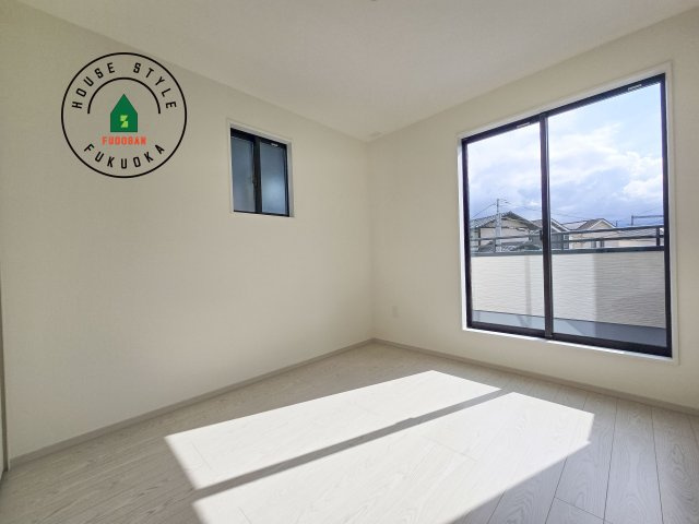 福岡市南区曰佐5丁目第2-4棟（1号棟）の洋室|落ち着いた色調の洋室です。