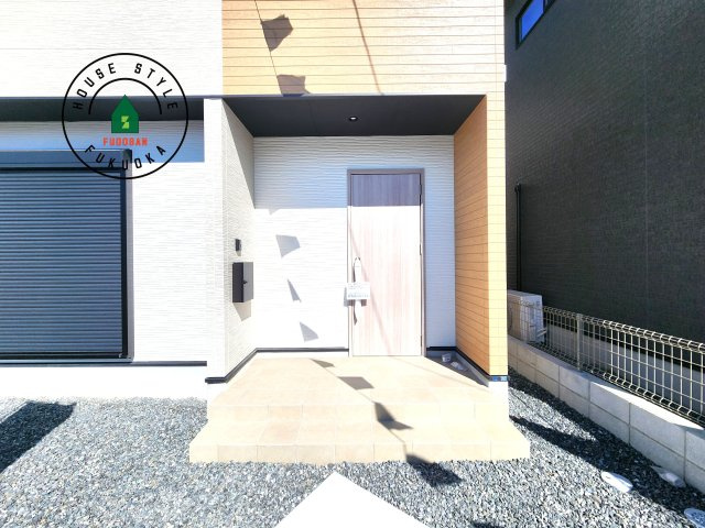 福岡市南区曰佐5丁目第2-4棟（1号棟）の玄関|おでかけの時も帰った時も、「我が家」を最初に感じでもらえる素敵な空間に。