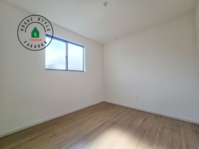 福岡市南区曰佐5丁目第2-4棟（3号棟）の洋室|落ち着いた色調の洋室です。