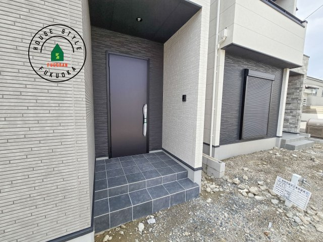 福岡市南区曰佐5丁目第2-4棟（3号棟）の玄関|おでかけの時も帰った時も、「我が家」を最初に感じでもらえる素敵な空間に。