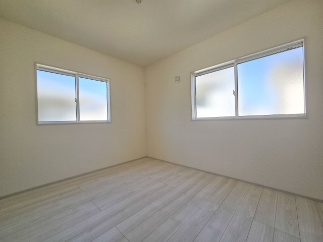 福岡市東区奈多1丁目第1-2棟（1号棟）の子供部屋|穏やかな光が差し込む室内には、穏やかな時間が流れます。