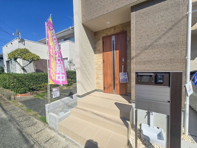 福岡市東区奈多1丁目第1-2棟（1号棟）の玄関|おでかけの時も帰った時も、「我が家」を最初に感じでもらえる素敵な空間に。