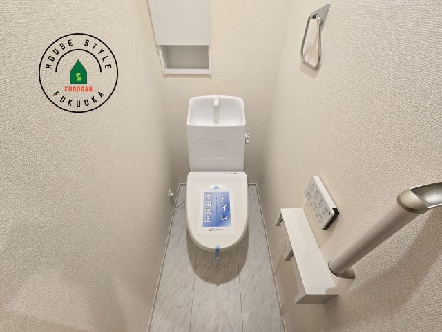 福岡市東区奈多1丁目第1-2棟（2号棟）のトイレ|温水洗浄便座を完備しております。2ヶ所にトイレがあるのは朝の慌ただしい時間も安心です。