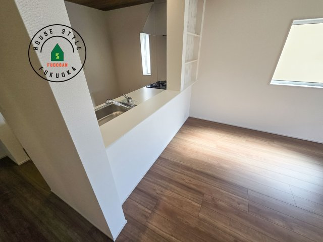 福岡市東区奈多1丁目第1-2棟（2号棟）のダイニング|キッチンから立ち込める香りが今日の料理を期待させます。