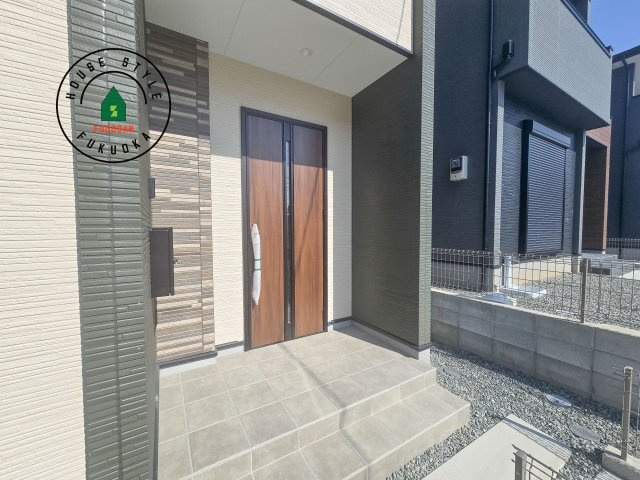 福岡市東区香住ケ丘5丁目第1-3棟（1号棟）の玄関|おでかけの時も帰った時も、「我が家」を最初に感じでもらえる素敵な空間に。