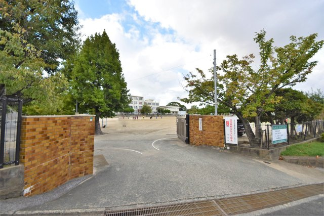 福岡市東区香住ケ丘5丁目第1-3棟（1号棟）の周辺|香住丘小学校