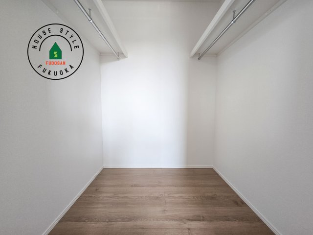 福岡市東区香住ケ丘5丁目第1-3棟（3号棟）の収納|洋服や大きな荷物が多い方や人数の多いご家族などは、一般的なクローゼットよりもウォークインクローゼットのほうが使い勝手が良いです。