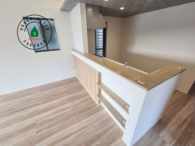 福岡市東区香住ケ丘5丁目第1-3棟（3号棟）のダイニング|キッチンから立ち込める香りが今日の料理を期待させます。