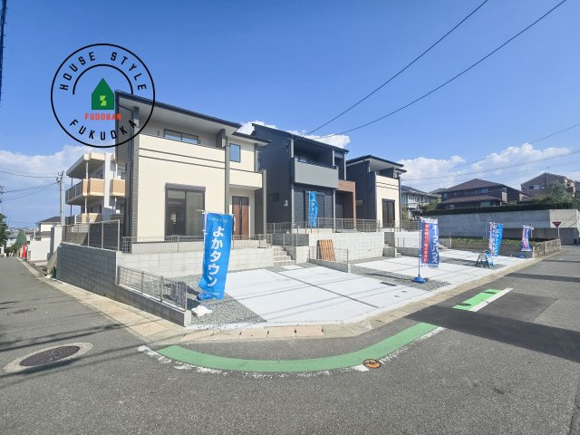 福岡市東区香住ケ丘5丁目第1-3棟（3号棟）の前面道路含む現地写真|見学の時間などお気軽にお問い合わせ下さい。