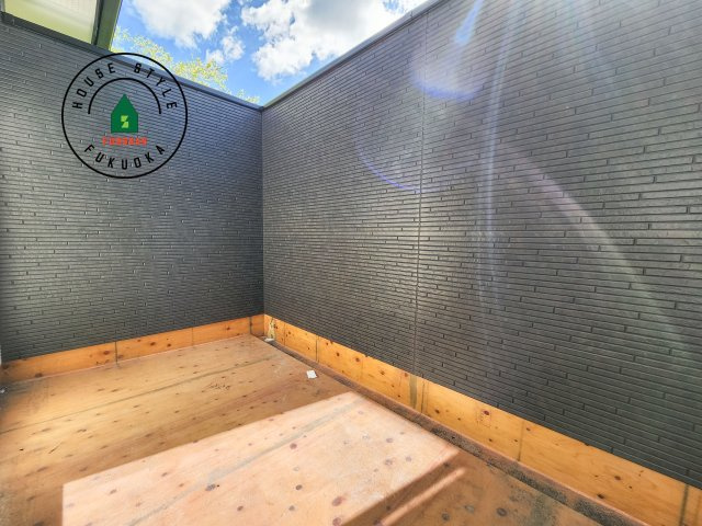 糟屋郡志免町大字吉原第3-1棟（1号棟）のバルコニー|風をしっかりと感じられるバルコニーでは、毎日が洗濯日和です。広々としているので洗濯も楽しくなるでしょうし、気分転換にバルコニーからの眺めを楽しむのもいいでしょう。