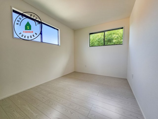 糟屋郡志免町大字吉原第3-1棟（1号棟）の子供部屋|柔らかい陽光が差し込む明るいお部屋を演出する設計。彩光の取れる窓が気持ちの良いお部屋を創り上げます。