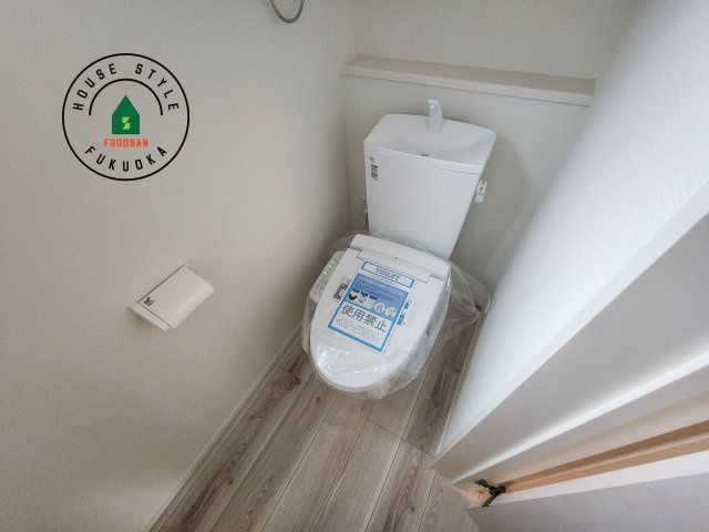 糟屋郡須恵町大字須恵第21-1棟（1号棟）のトイレ|温水洗浄便座を完備しております。2ヶ所にトイレがあるのは朝の慌ただしい時間も安心です。