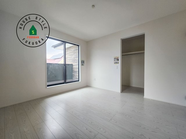 糟屋郡須恵町大字須恵第21-1棟（1号棟）の寝室|主寝室には収納力に優れたクローゼットがありますので、お部屋もすっきり片付きます。