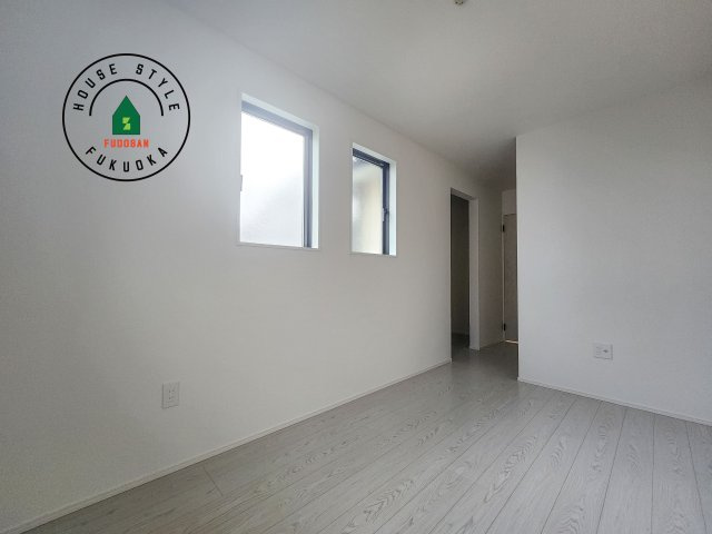 糟屋郡須恵町大字須恵第21-1棟（1号棟）の子供部屋|柔らかい陽光が差し込む明るいお部屋を演出する設計。彩光の取れる窓が気持ちの良いお部屋を創り上げます。