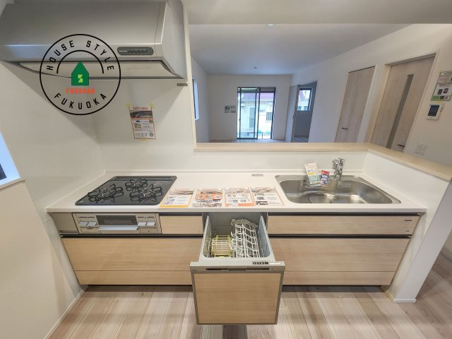 糟屋郡須恵町大字須恵第21-1棟（1号棟）のキッチン|キッチン。グリル・食器洗い乾燥機・浄水器も完備。