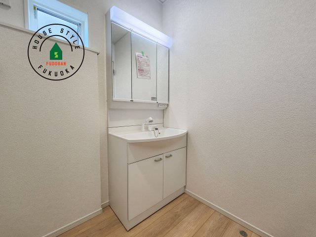 小郡市寺福童第12-2棟（1号棟）の独立洗面台|洗面所は小さなプライベートスペース。歯磨き、洗顔と毎日施す個人空間。