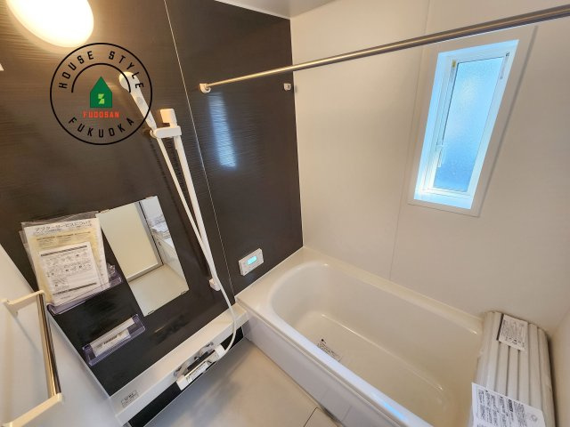 小郡市寺福童第12-2棟（1号棟）の浴室|浴室は一日の疲れを癒す場所だから、家族みんながゆったりできる快適設計。追い炊き機能付きオートバス。安定した温度で、いつでも快適に入浴できます。