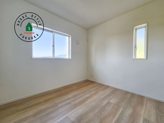 小郡市寺福童第12-2棟（1号棟）の洋室|各部屋収納を備えており過ごしやすいお家です！