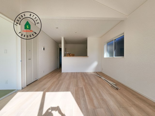 小郡市寺福童第12-2棟（1号棟）の居間・リビング|多くの時間を過すことになるリビングだからこそ、いつも穏やかな空間・解放感が味わえ毎日が充実します。