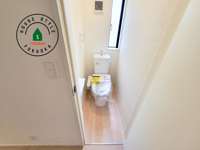 福岡市南区曰佐3丁目第2-3棟（2号棟）のトイレ|温水洗浄便座を完備しております。2ヶ所にトイレがあるのは朝の慌ただしい時間も安心です。