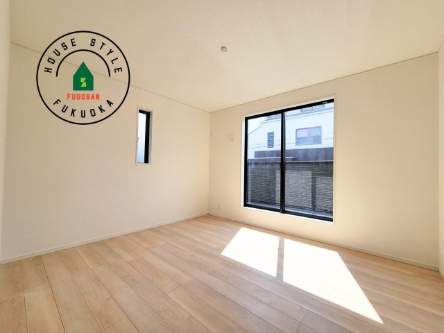 福岡市南区曰佐3丁目第2-3棟（2号棟）の寝室|主寝室には収納力に優れたクローゼットがありますので、お部屋もすっきり片付きます。