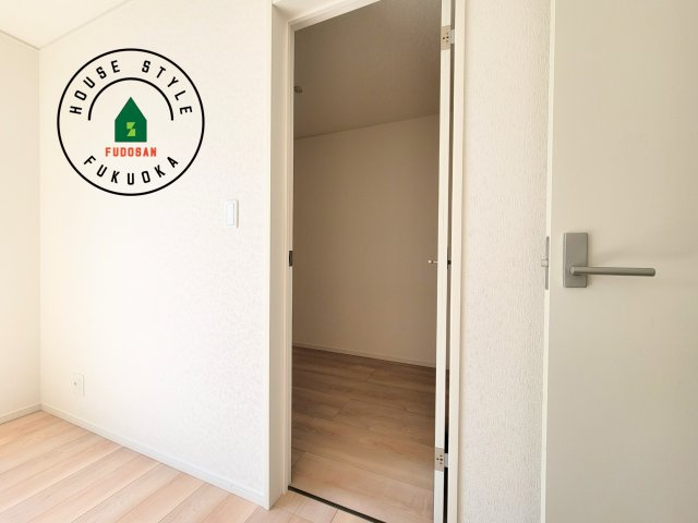 福岡市南区曰佐3丁目第2-3棟（2号棟）の収納|洋服や大きな荷物が多い方や人数の多いご家族などは、一般的なクローゼットよりもウォークインクローゼットのほうが使い勝手が良いです。