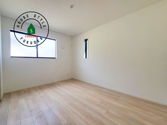 福岡市南区曰佐3丁目第2-3棟（2号棟）の洋室|採光良好な洋室は全居室、複層ガラスの遮熱効果と断熱効果で、一年中快適に過ごせます。