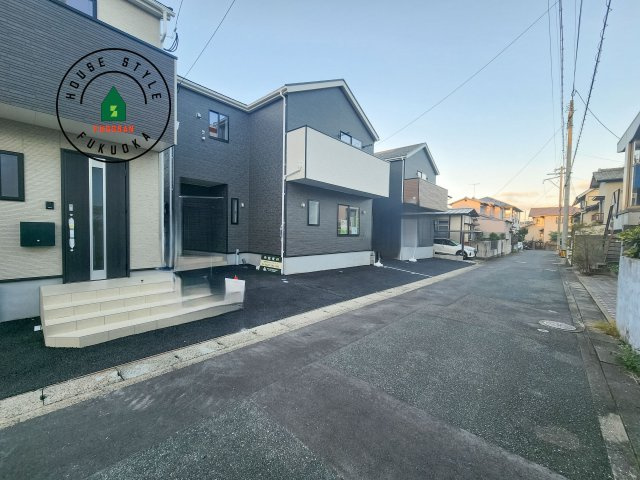 福岡市南区曰佐3丁目第2-3棟（2号棟）の前面道路含む現地写真|見学の時間などお気軽にお問い合わせ下さい。