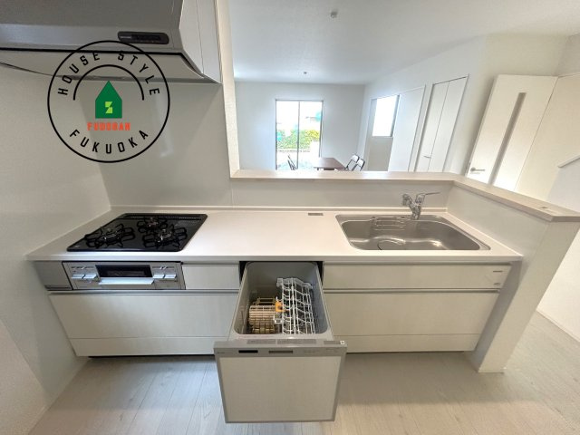福岡市城南区西片江2丁目第1-2棟（1号棟）の内観：施工例|キッチン。グリル・食器洗い乾燥機・浄水器も完備。