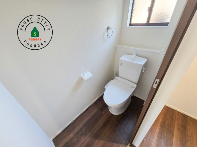 大野城市南ヶ丘6丁目第3-4棟（2号棟）のトイレ|温水洗浄便座を完備しております。2ヶ所にトイレがあるのは朝の慌ただしい時間も安心です。