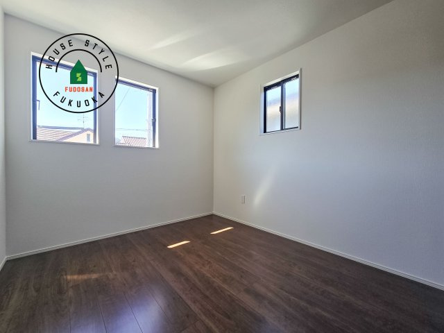 大野城市南ヶ丘6丁目第3-4棟（2号棟）の子供部屋|柔らかい陽光が差し込む明るいお部屋を演出する設計。彩光の取れる窓が気持ちの良いお部屋を創り上げます。