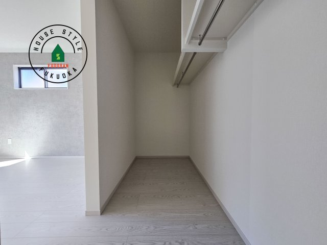 大野城市南ヶ丘6丁目第3-4棟（4号棟）の収納|洋服や大きな荷物が多い方や人数の多いご家族などは、一般的なクローゼットよりもウォークインクローゼットのほうが使い勝手が良いです。