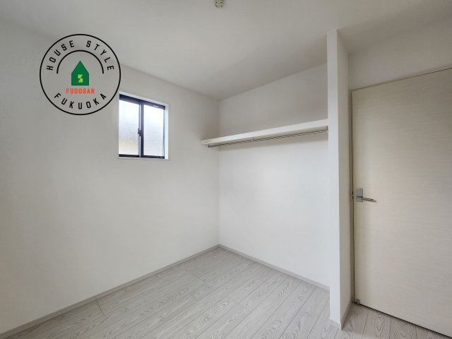 福岡市南区皿山1丁目第5-1棟（1号棟）の子供部屋|柔らかい陽光が差し込む明るいお部屋を演出する設計。彩光の取れる窓が気持ちの良いお部屋を創り上げます。