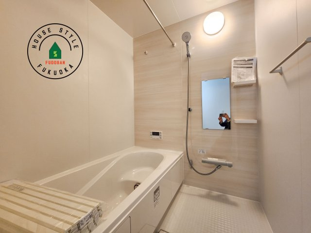 古賀市花見南2丁目第5-2棟(2号棟）の内観：施工例|1日の疲れを癒してくれる広々バスルーム。雨の日のお洗濯にも大活躍な浴室乾燥機付です！