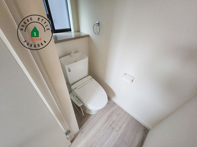 古賀市花見南2丁目第5-2棟(2号棟）の内観：施工例|温水洗浄便座を完備しております。2ヶ所にトイレがあるのは朝の慌ただしい時間も安心です。