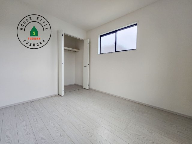 古賀市花見南2丁目第5-2棟(2号棟）の内観：施工例|落ち着いた色調の洋室です。