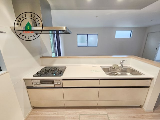 古賀市花見南2丁目第5-2棟(2号棟）の内観：施工例|キッチン。グリル・食器洗い乾燥機・浄水器も完備。