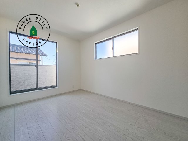 古賀市天神4丁目第2-2棟(2号棟）の洋室|落ち着いた色調の洋室です。