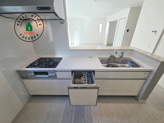 古賀市天神4丁目第2-2棟(2号棟）のキッチン|キッチン。グリル・食器洗い乾燥機・浄水器も完備。