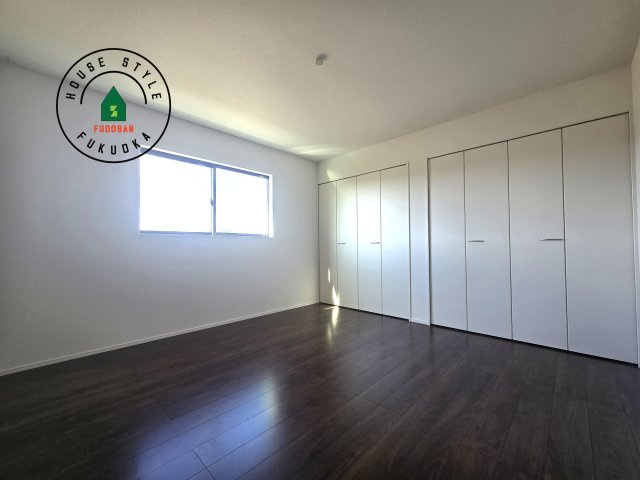 福津市津屋崎8丁目第1-3棟(2号棟）の内観：施工例|主寝室には収納力に優れたクローゼットがありますので、お部屋もすっきり片付きます。