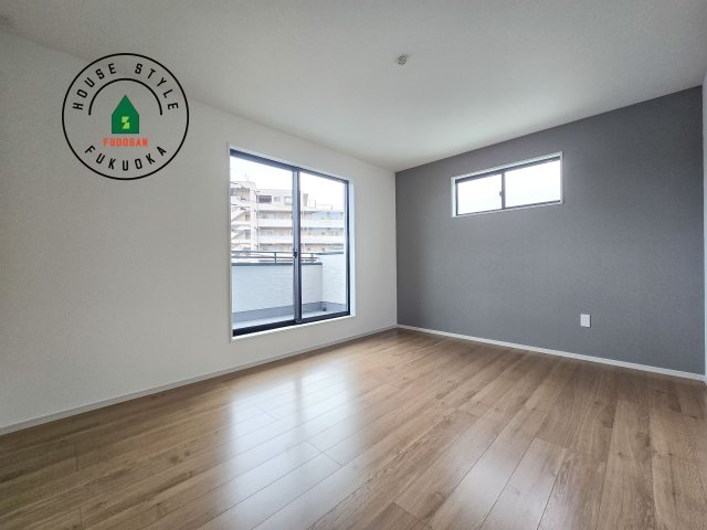 春日市須玖南6丁目第2-2棟(1号棟)の寝室|主寝室には収納力に優れたクローゼットがありますので、お部屋もすっきり片付きます。