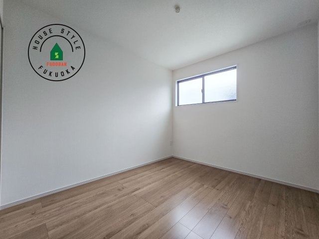 春日市須玖南6丁目第2-2棟(1号棟)の洋室|落ち着いた色調の洋室です。