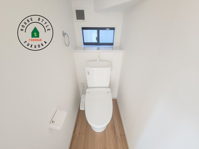 糸島市加布里4丁目第4-1棟(1号棟)のトイレ|温水洗浄便座を完備しております。2ヶ所にトイレがあるのは朝の慌ただしい時間も安心です。