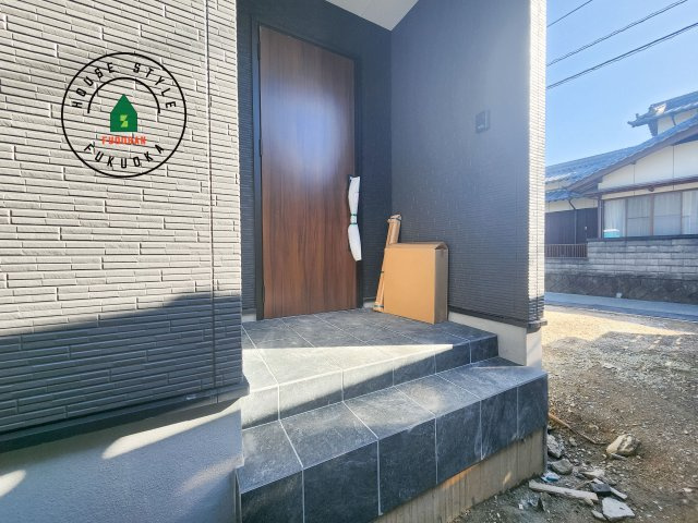 糸島市加布里4丁目第4-1棟(1号棟)の玄関|おでかけの時も帰った時も、「我が家」を最初に感じでもらえる素敵な空間に。